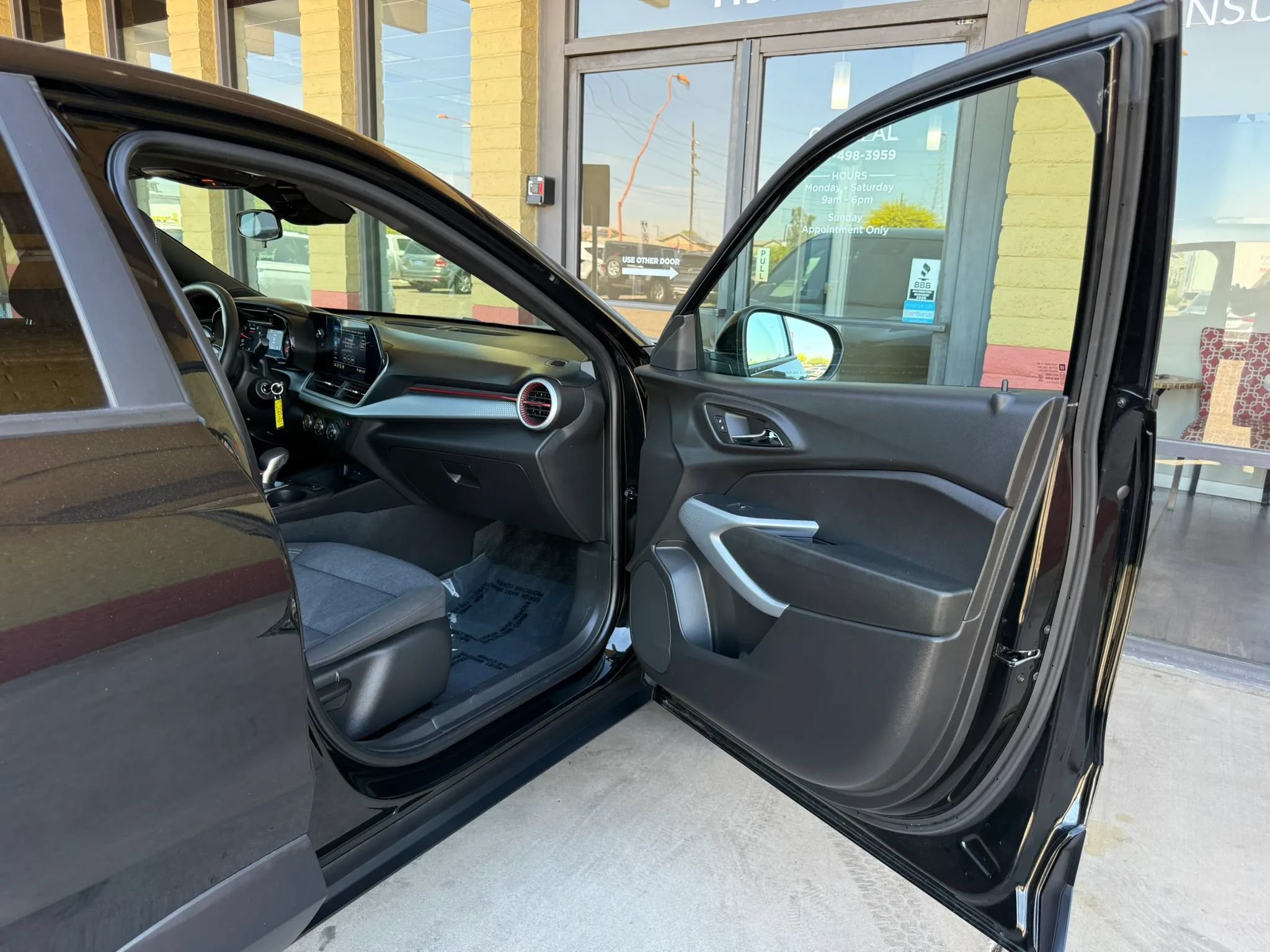 Used 2024 Chevrolet Trax RS FWD image 22