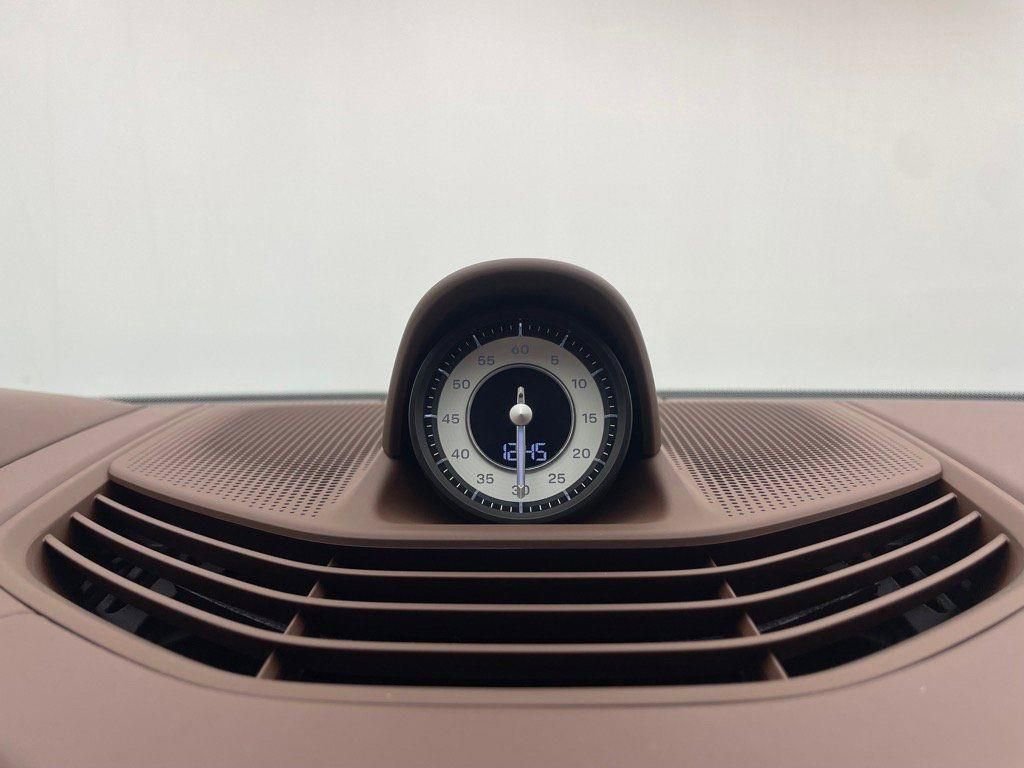 Used 2024 Porsche Taycan GTS image 21