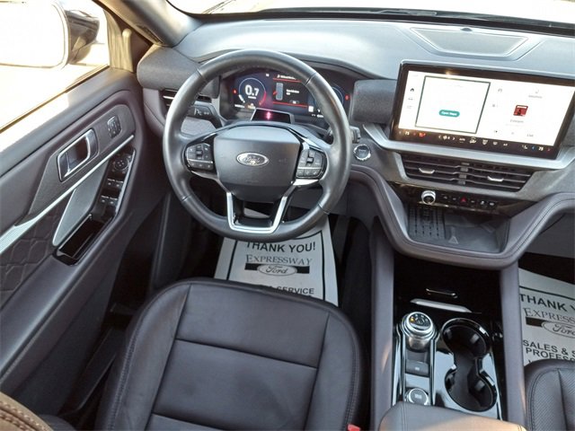Used 2025 Ford Explorer Platinum w/ LUX Leather Package image 16