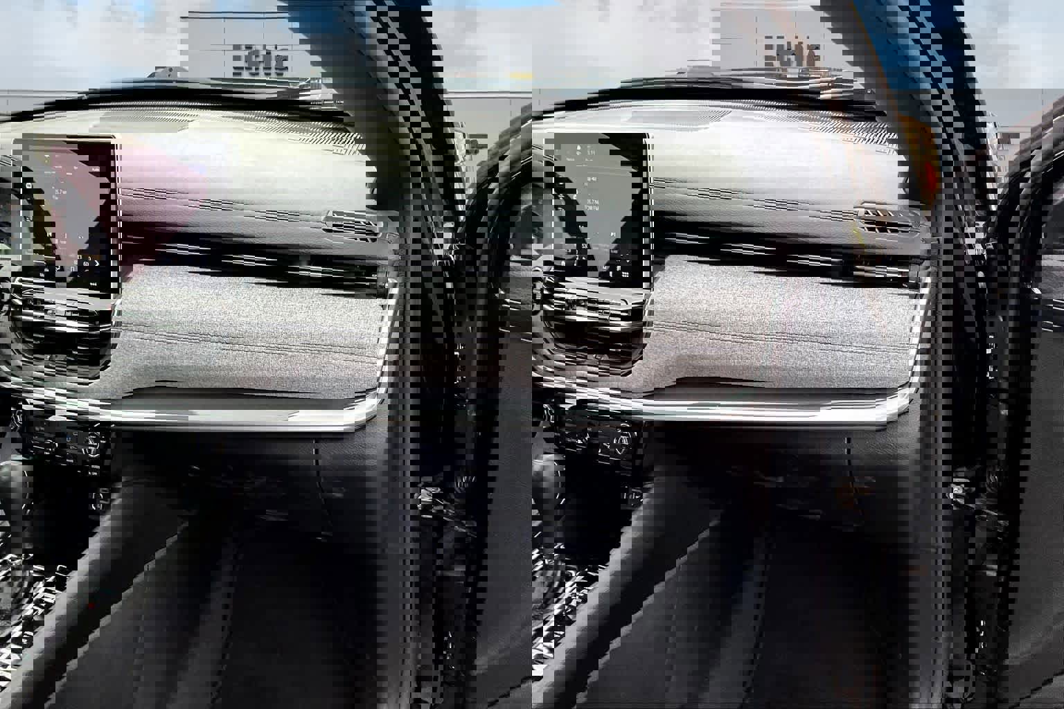 Used 2024 Jeep Compass Latitude image 24