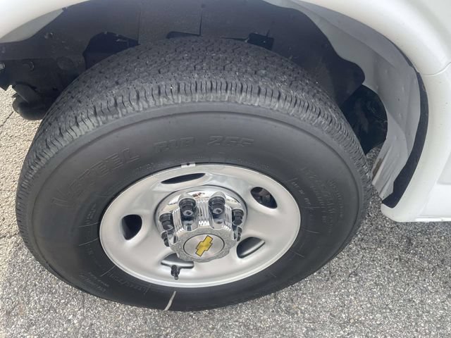 Used 2025 Chevrolet Express 3500 LT w/ LT Preferred Equipment Group RWD image 11