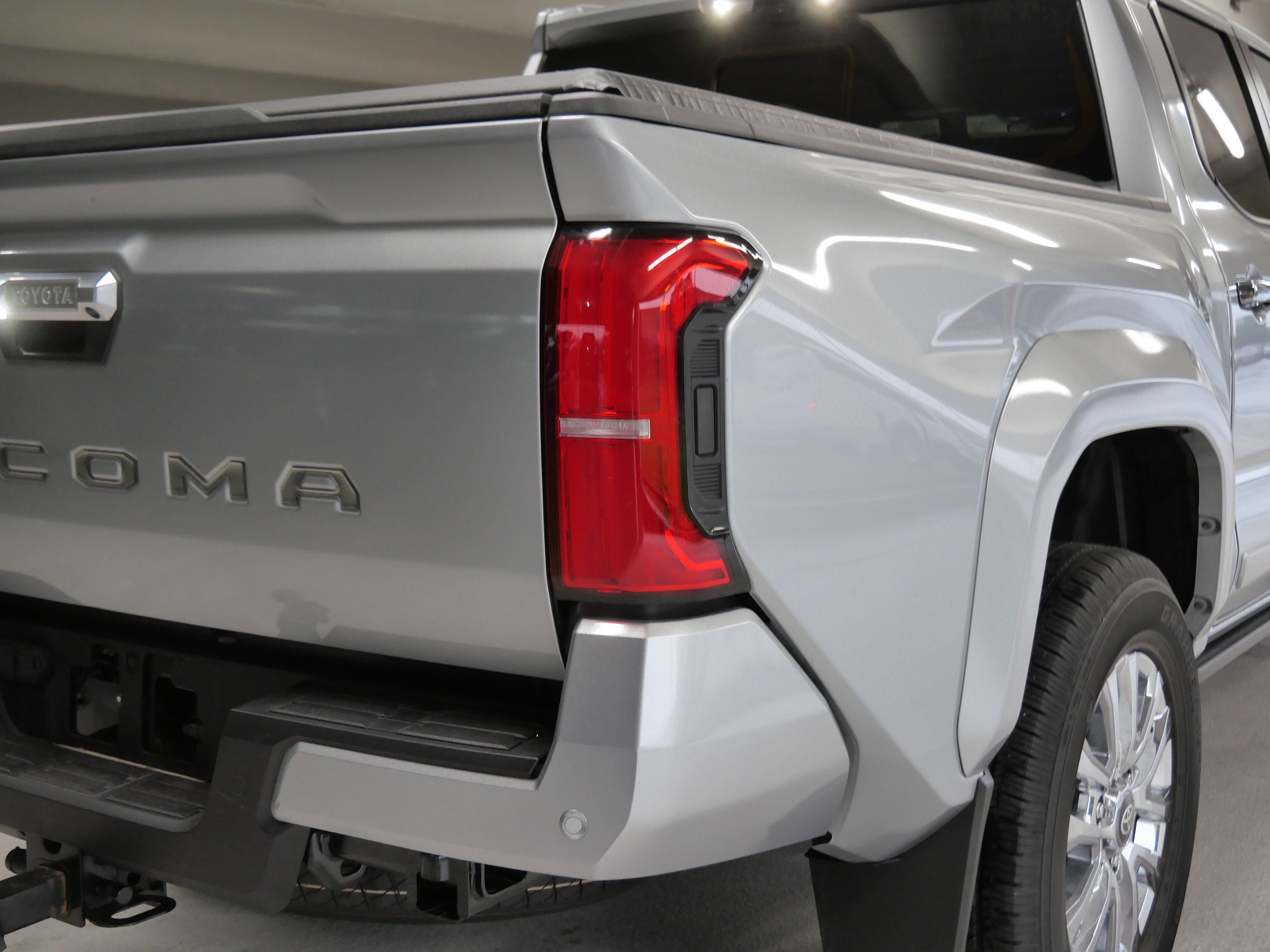 Certified 2024 Toyota Tacoma Limited w/ Limited Package (LT) AWD/4WD image 18