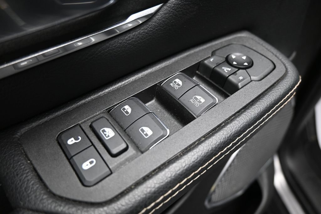 Used 2026 RAM 1500 Laramie w/ Sport Appearance Package AWD/4WD image 11