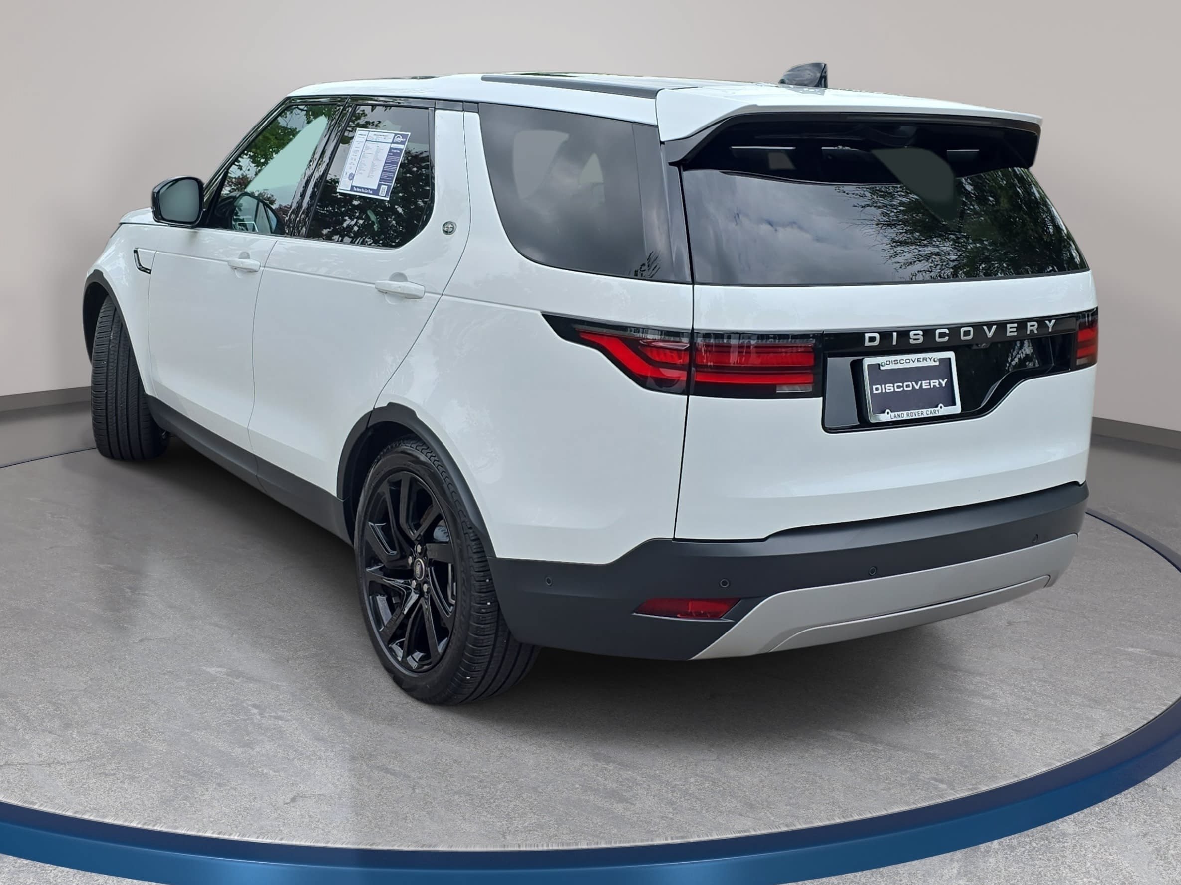 Certified 2025 Land Rover Discovery S AWD/4WD image 7
