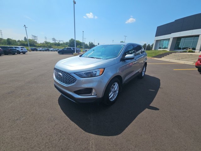 Used 2024 Ford Edge SEL w/ Convenience Package AWD/4WD image 4
