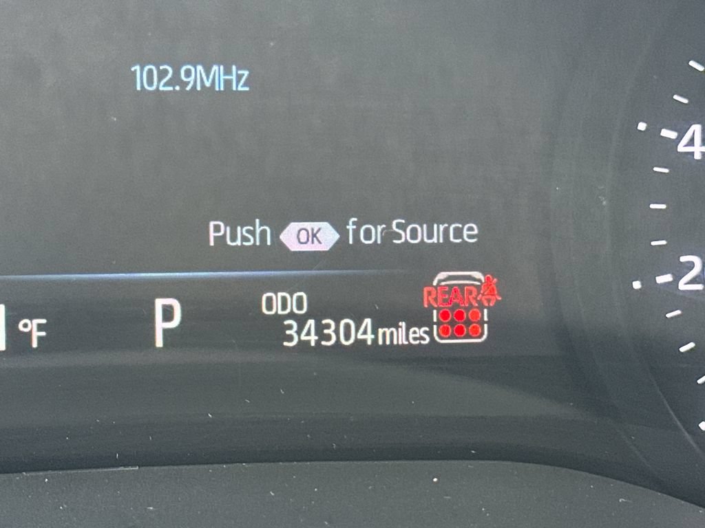 Used 2025 Toyota Sienna XLE FWD image 4