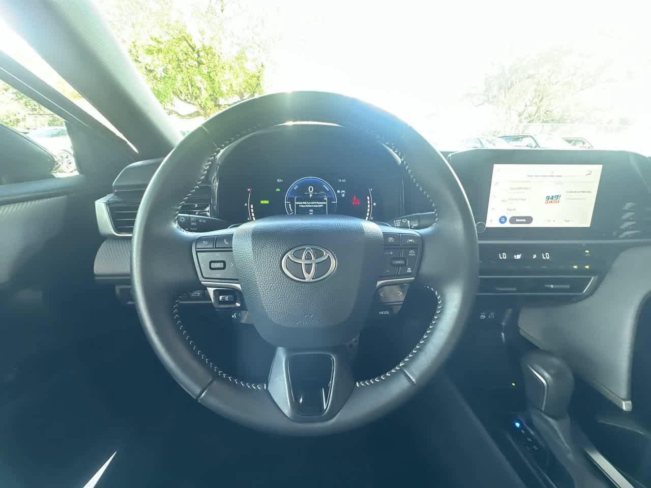 Used 2025 Toyota Camry SE FWD image 15