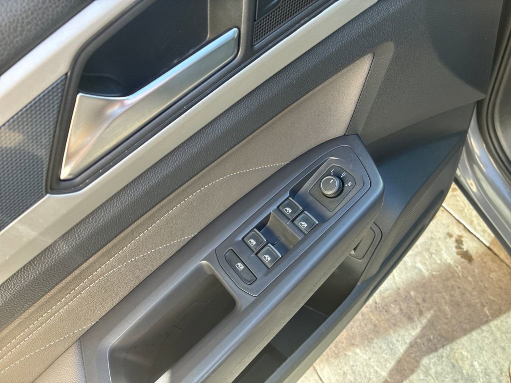 Used 2021 Volkswagen Atlas Cross Sport SE image 22