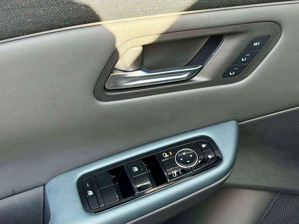 New 2026 Nissan Leaf Platinum+ w/ Cargo Package (Platinum+) image 18