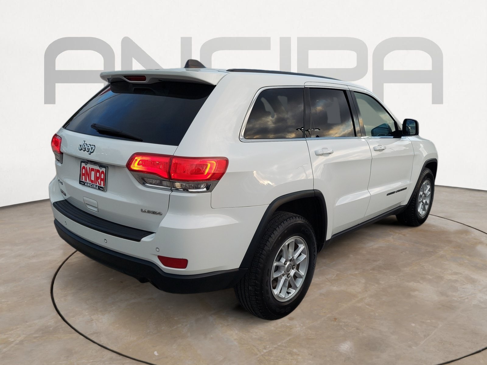 Used 2019 Jeep Grand Cherokee Laredo AWD/4WD image 10