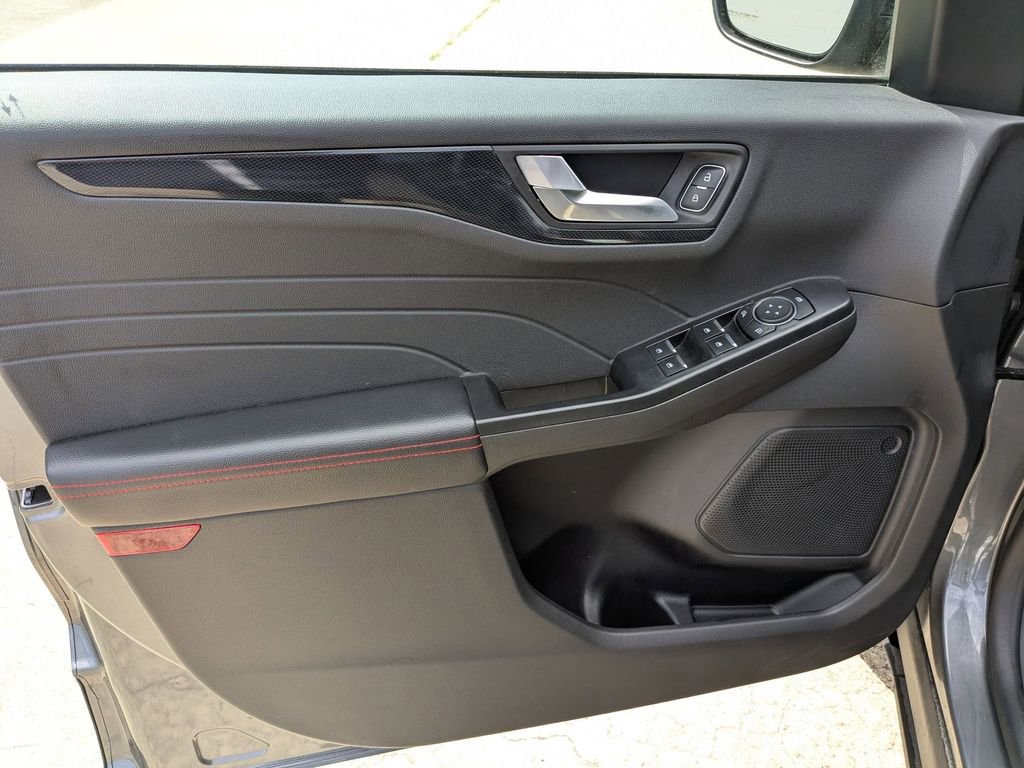 Used 2025 Ford Escape ST-Line AWD/4WD image 11