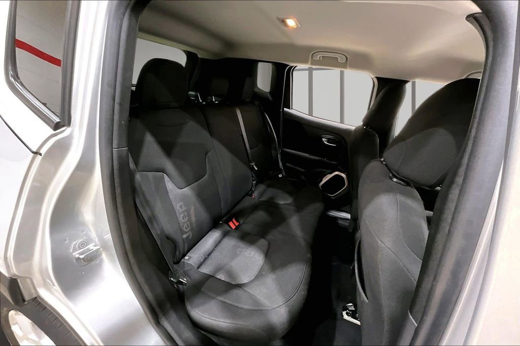 Used 2016 Jeep Renegade Latitude AWD/4WD image 25