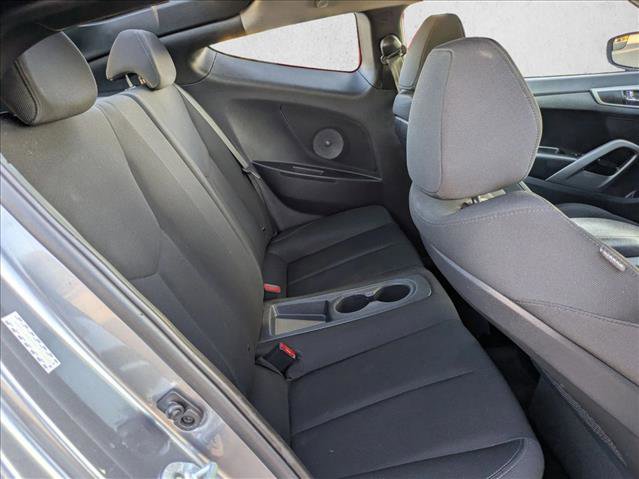 Used 2017 Hyundai Veloster image 18