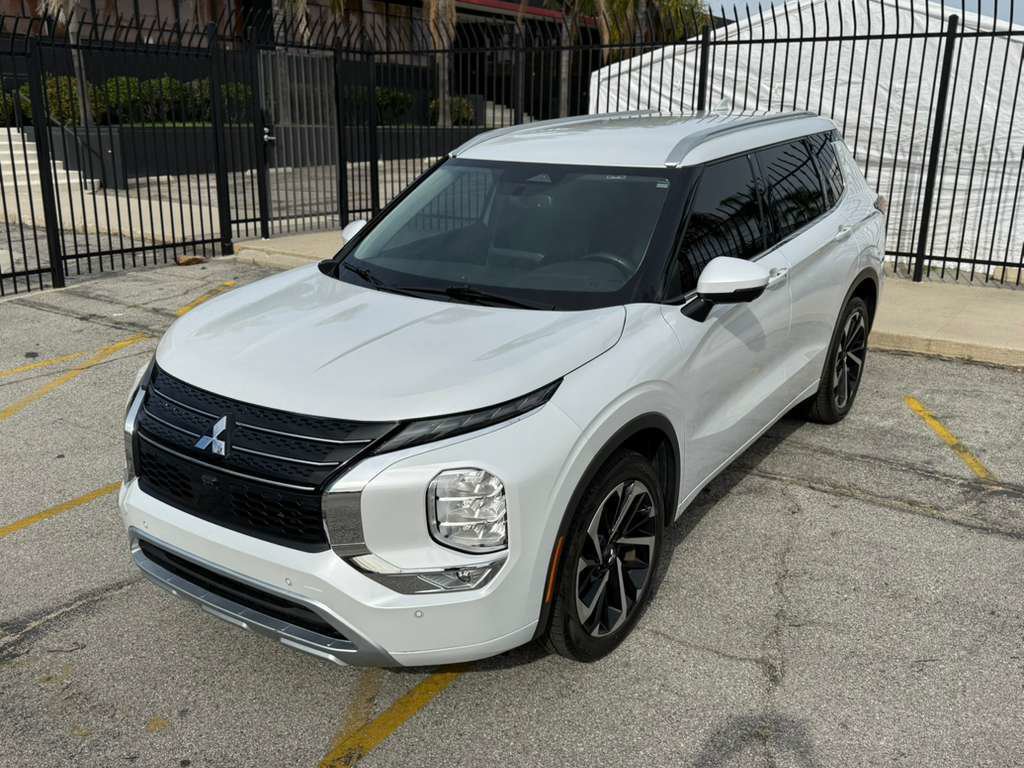 Used 2022 Mitsubishi Outlander SEL image 2