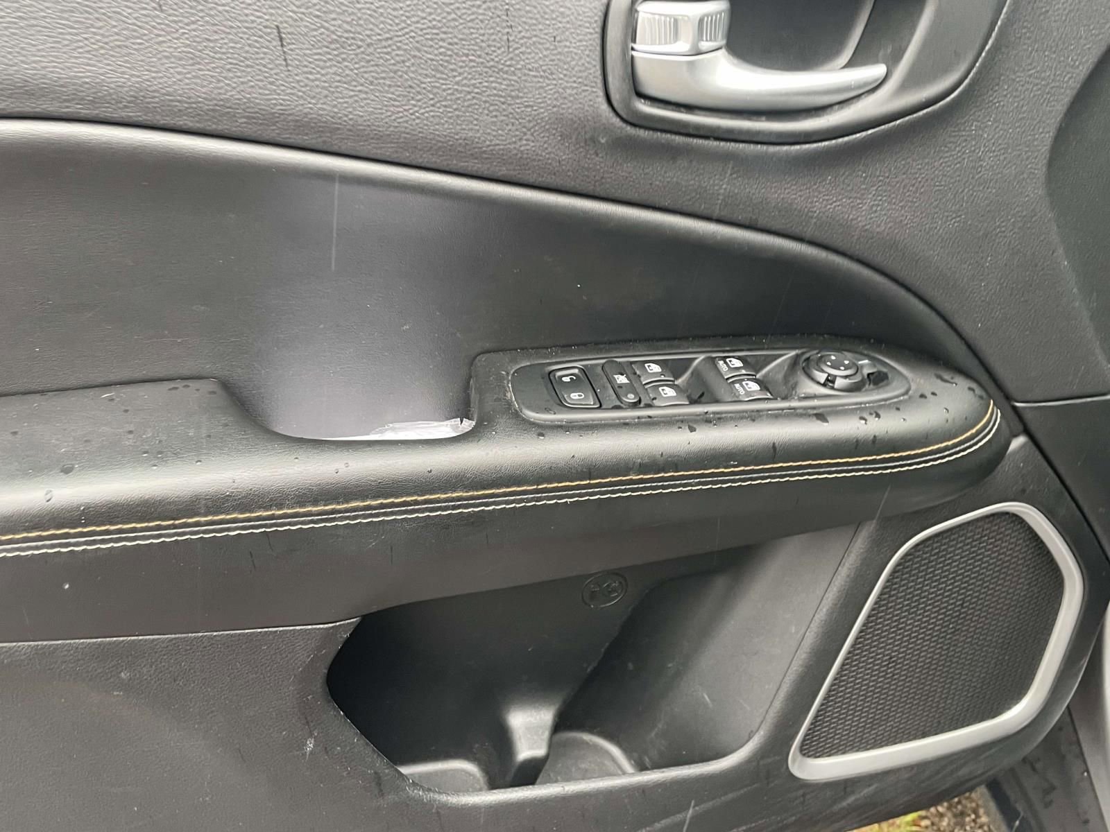 Used 2017 Jeep Compass Latitude w/ Popular Equipment Group AWD/4WD image 16