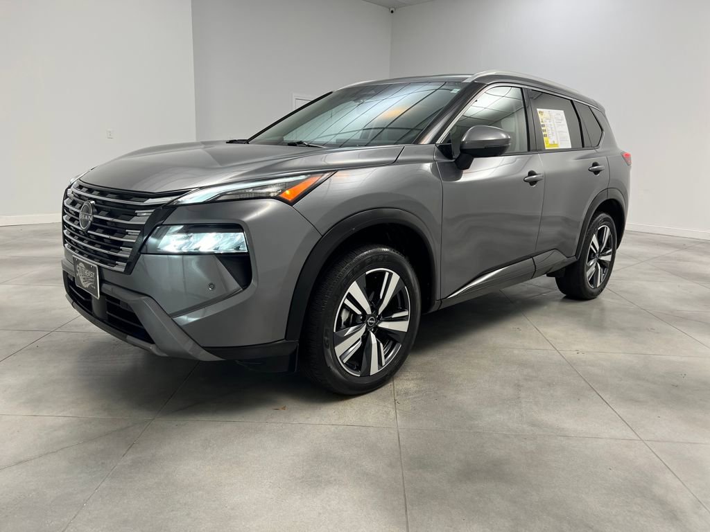 Used 2025 Nissan Rogue SL image 3