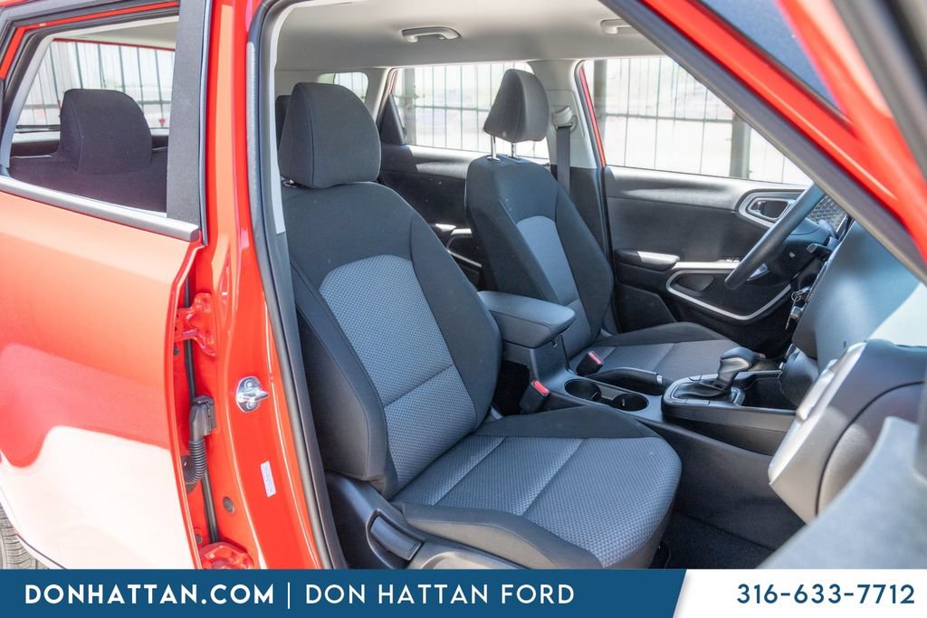 Used 2025 Kia Soul LX FWD image 26