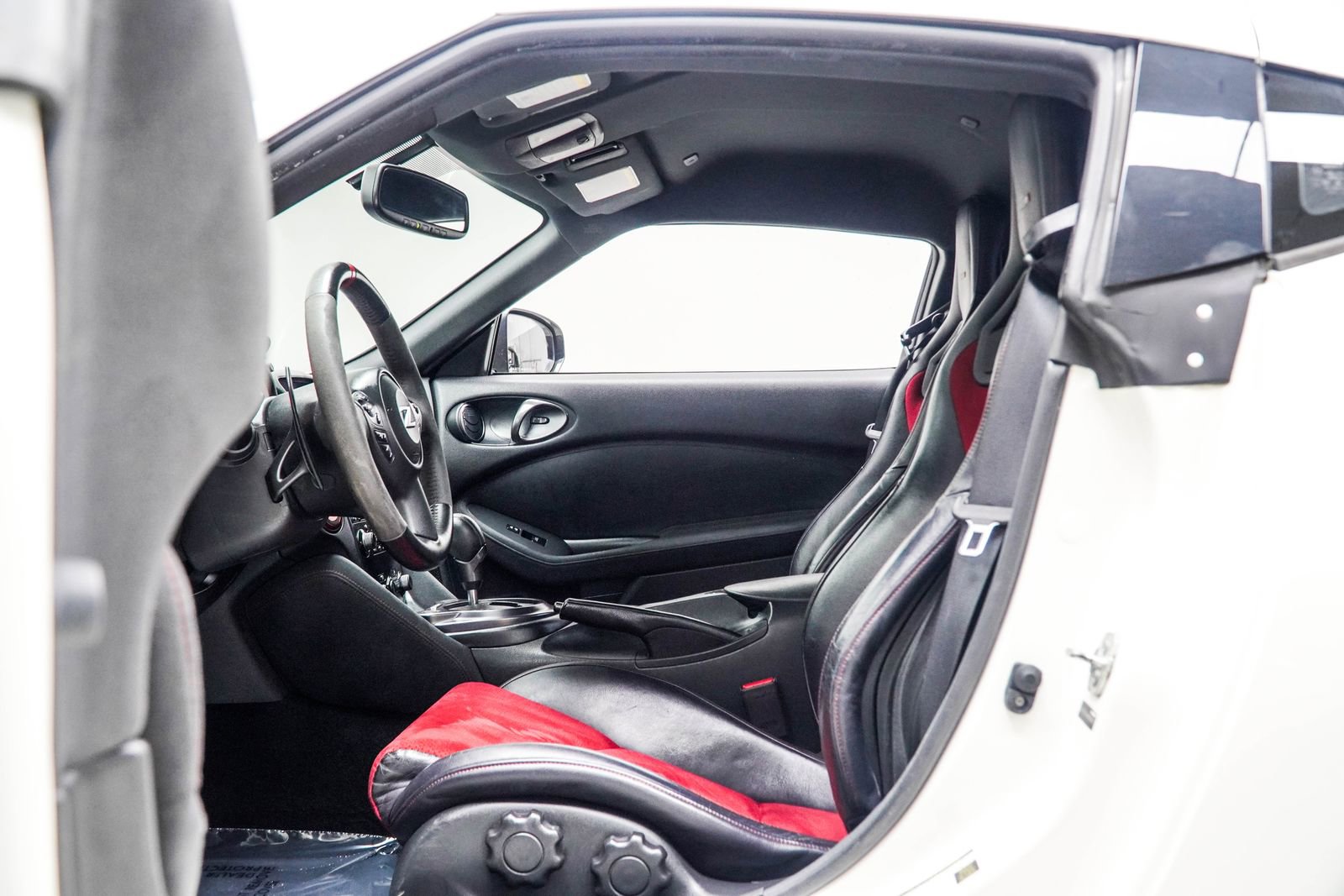 Used 2017 Nissan 370Z NISMO RWD image 31