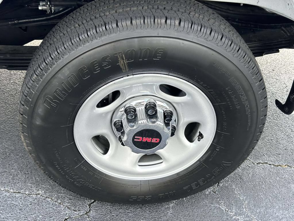 Used 2026 GMC Savana 3500 LT w/ LT Preferred Equipment Group RWD image 9