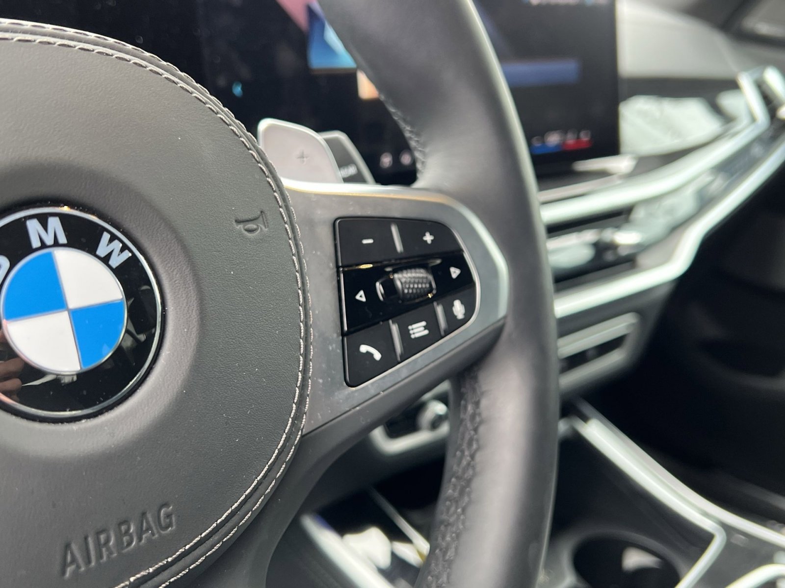 Used 2025 BMW X5 xDrive40i w/ M Sport Package image 29