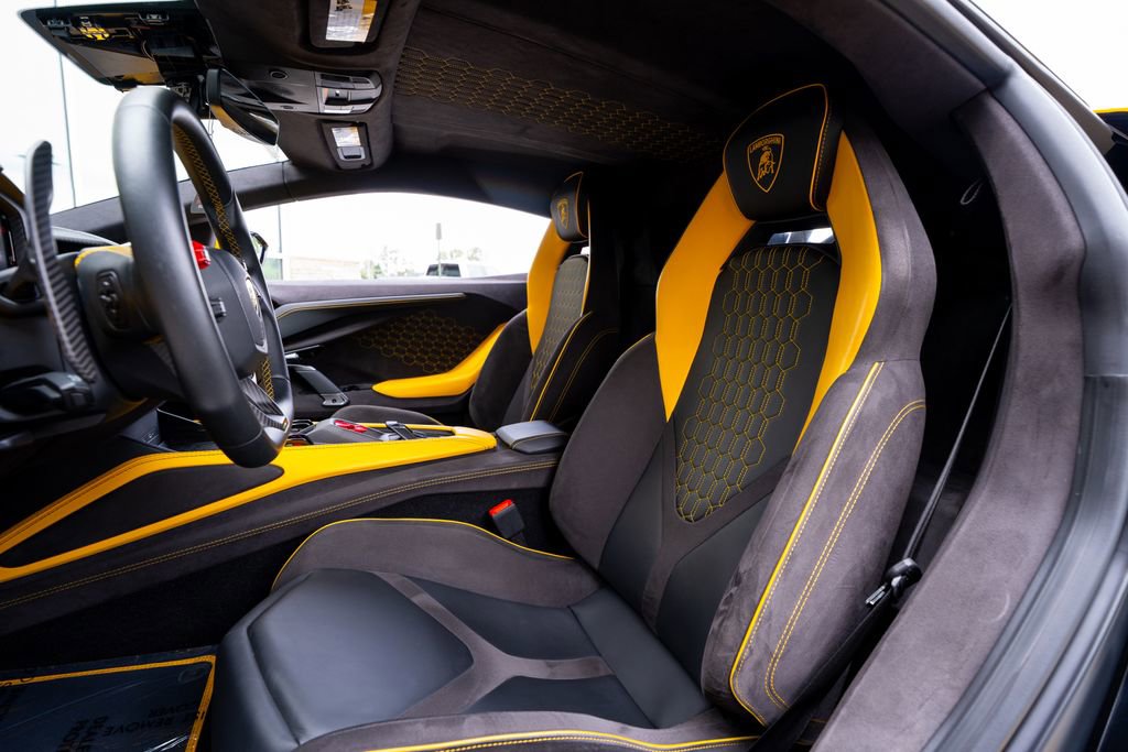 Used 2024 Lamborghini Revuelto AWD/4WD image 47