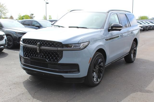 New 2026 Lincoln Navigator Reserve w/ Jet Appearance Package AWD/4WD image 7