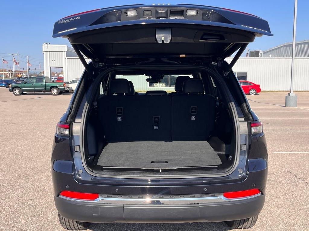 Used 2024 Jeep Grand Cherokee Limited image 10