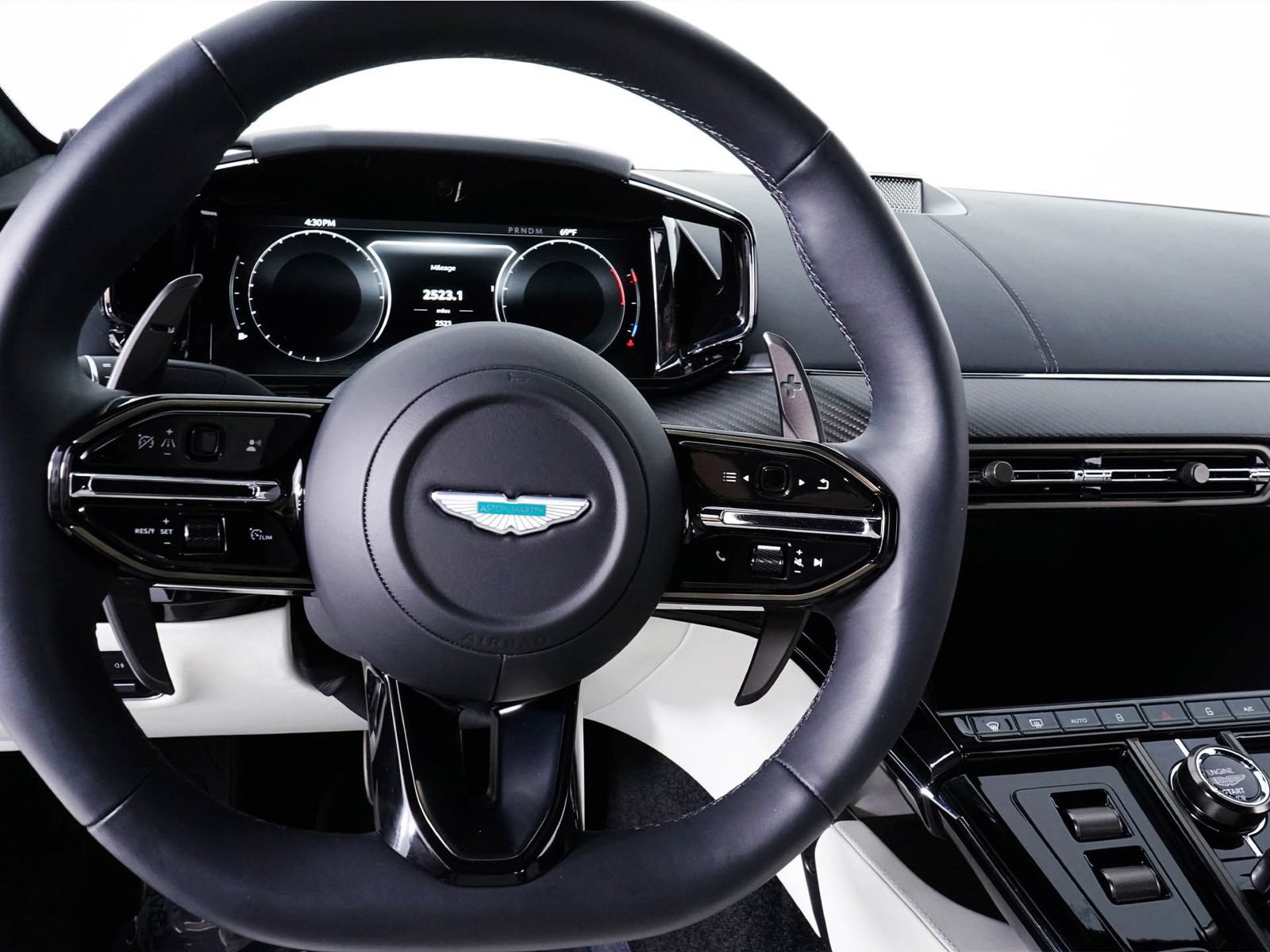 Used 2025 Aston Martin V8 Vantage Coupe RWD image 20