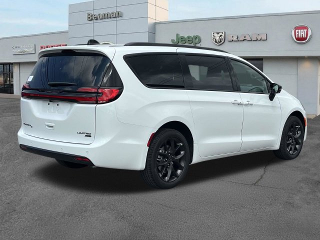New 2027 Chrysler Pacifica Limited AWD/4WD image 7