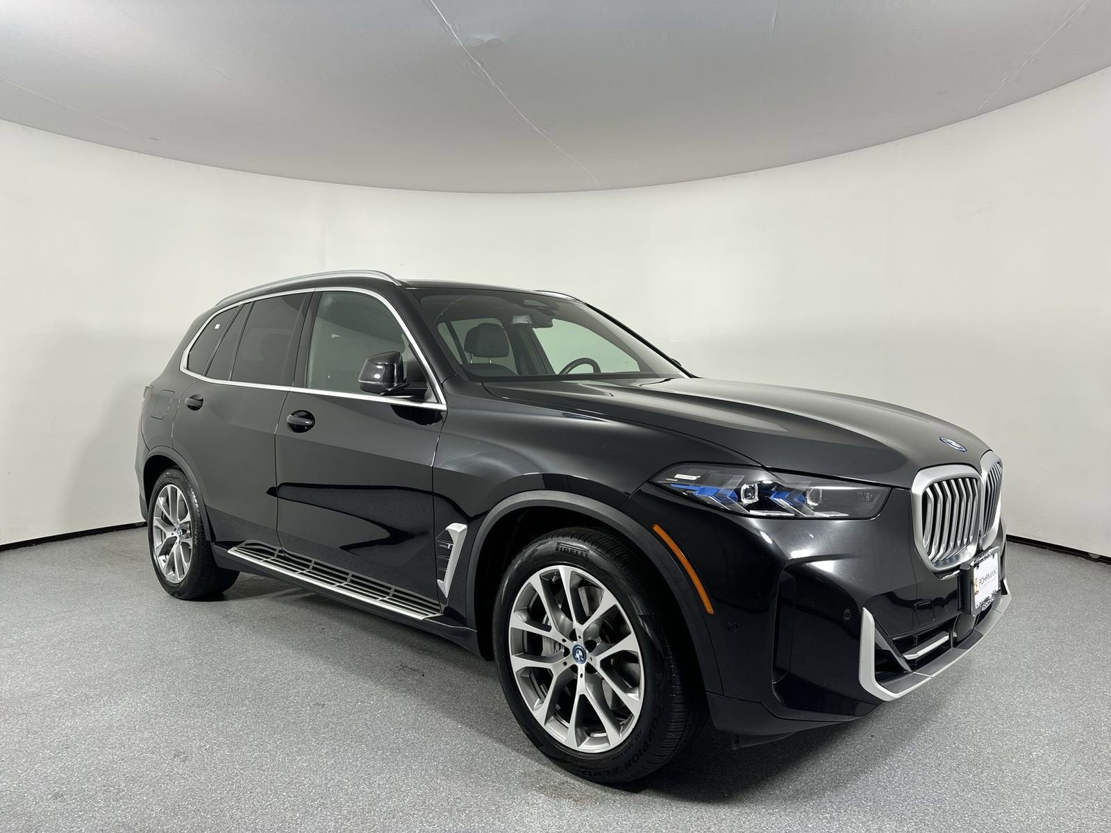 Used 2024 BMW X5 xDrive50e image 3