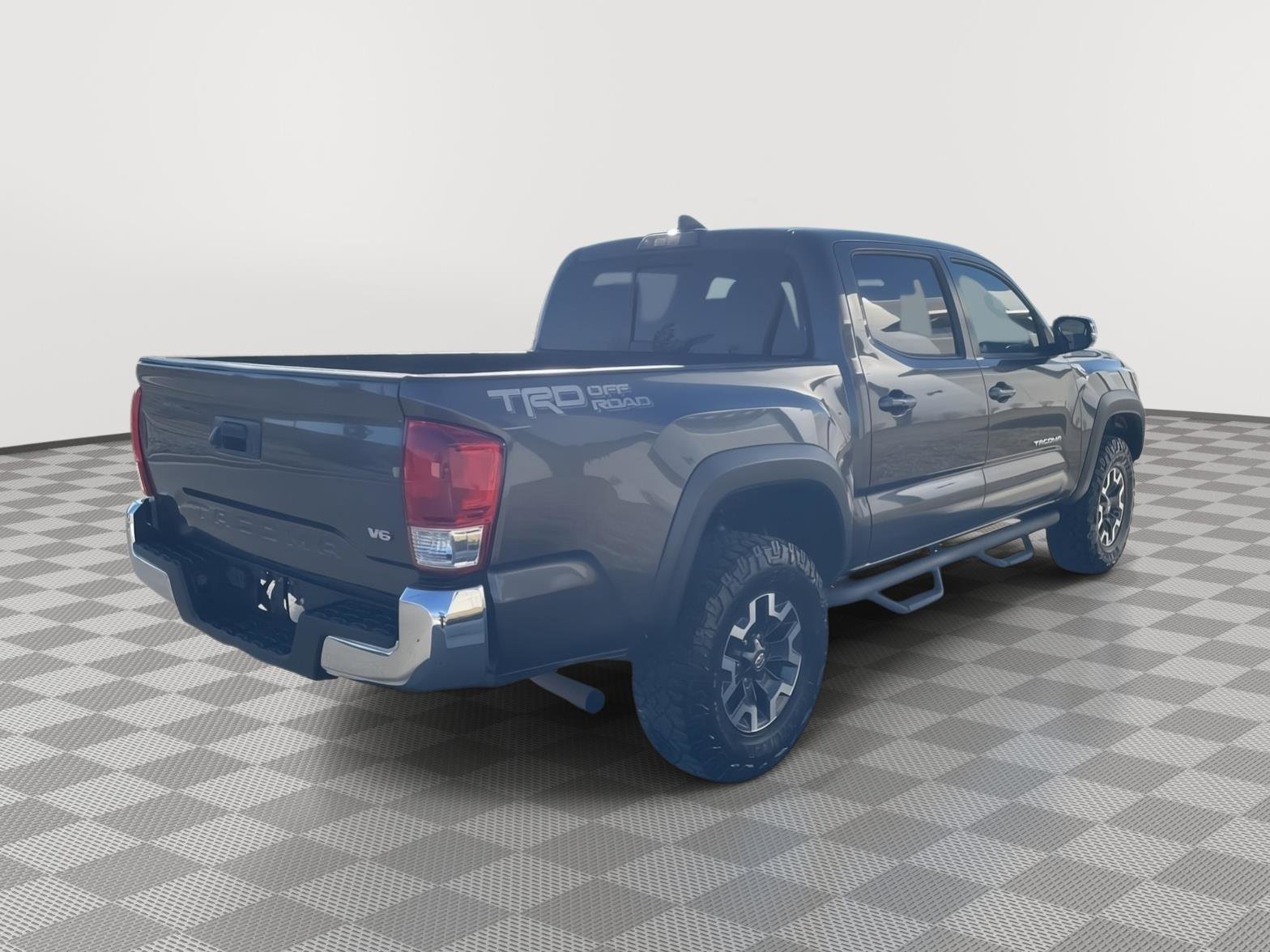 Used 2018 Toyota Tacoma TRD Off-Road RWD image 7