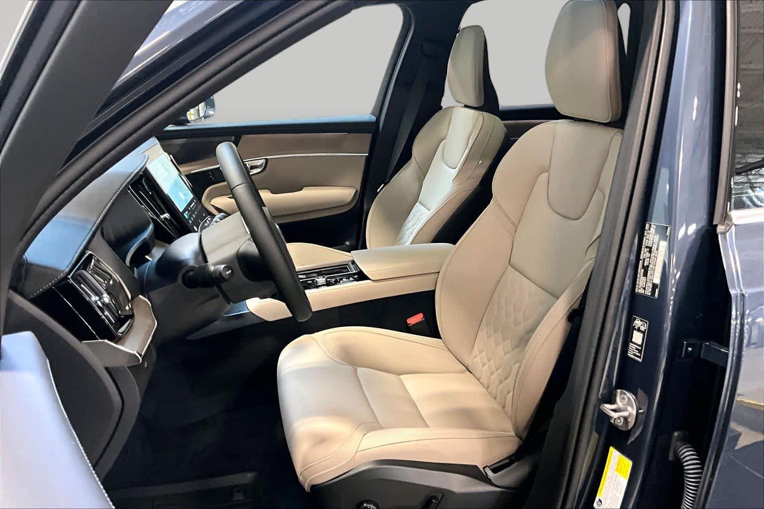 New 2026 Volvo XC90 B6 Plus w/ Protection Package Premier AWD/4WD image 13