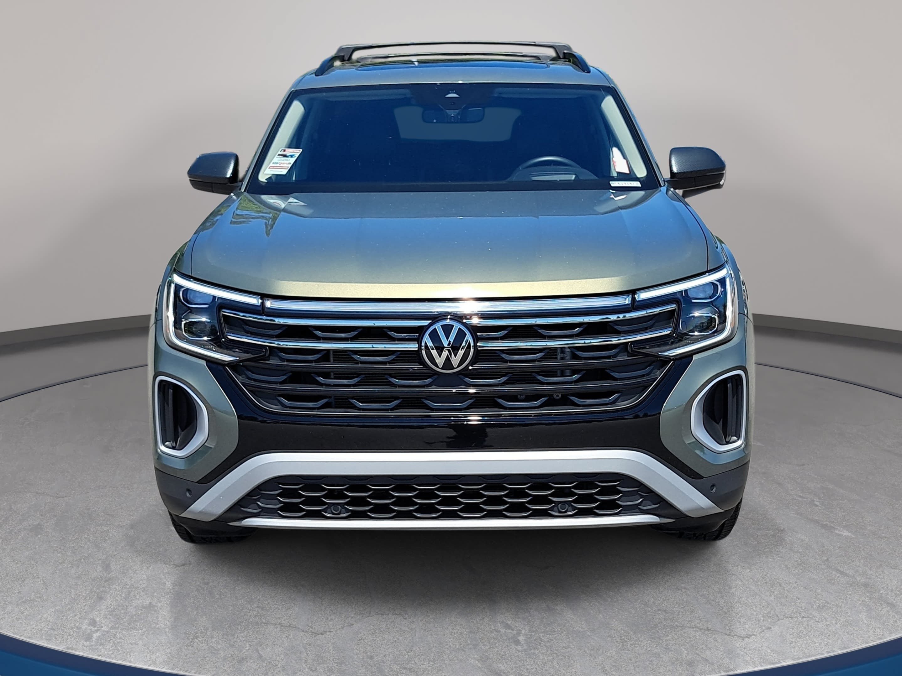 Used 2024 Volkswagen Atlas Peak Edition SEL AWD/4WD image 2
