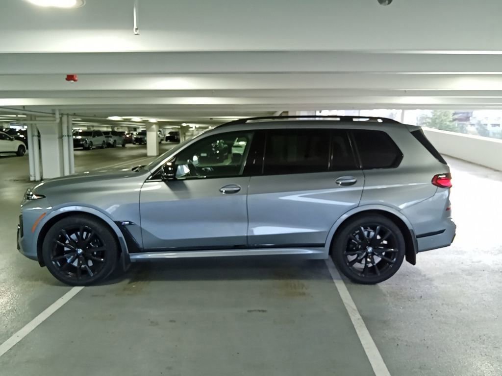 Used 2024 BMW X7 xDrive40i w/ M Sport Package image 2