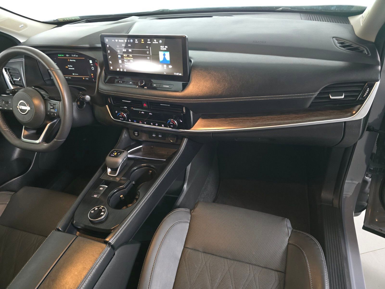 Used 2024 Nissan Rogue Platinum w/ Platinum Premium Package image 24