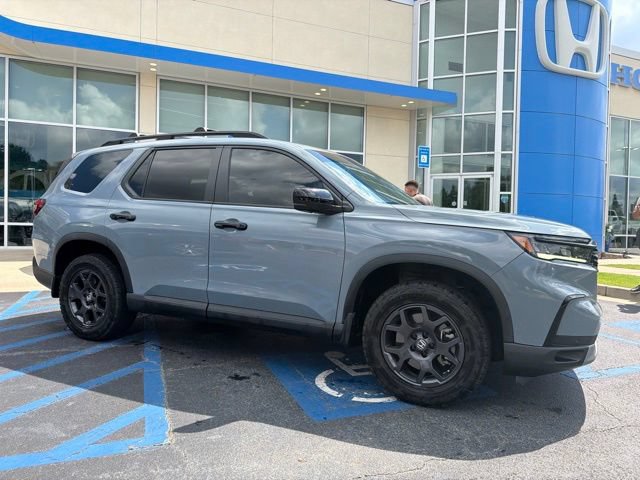 Certified 2025 Honda Pilot TrailSport image 5