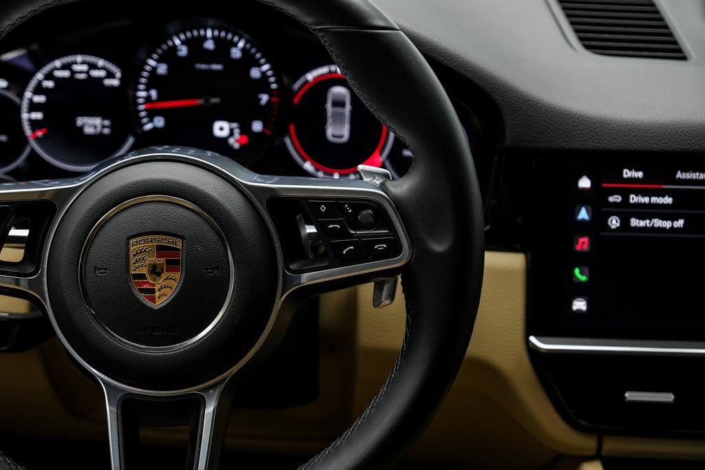 Used 2023 Porsche Cayenne w/ Premium Package AWD/4WD image 23
