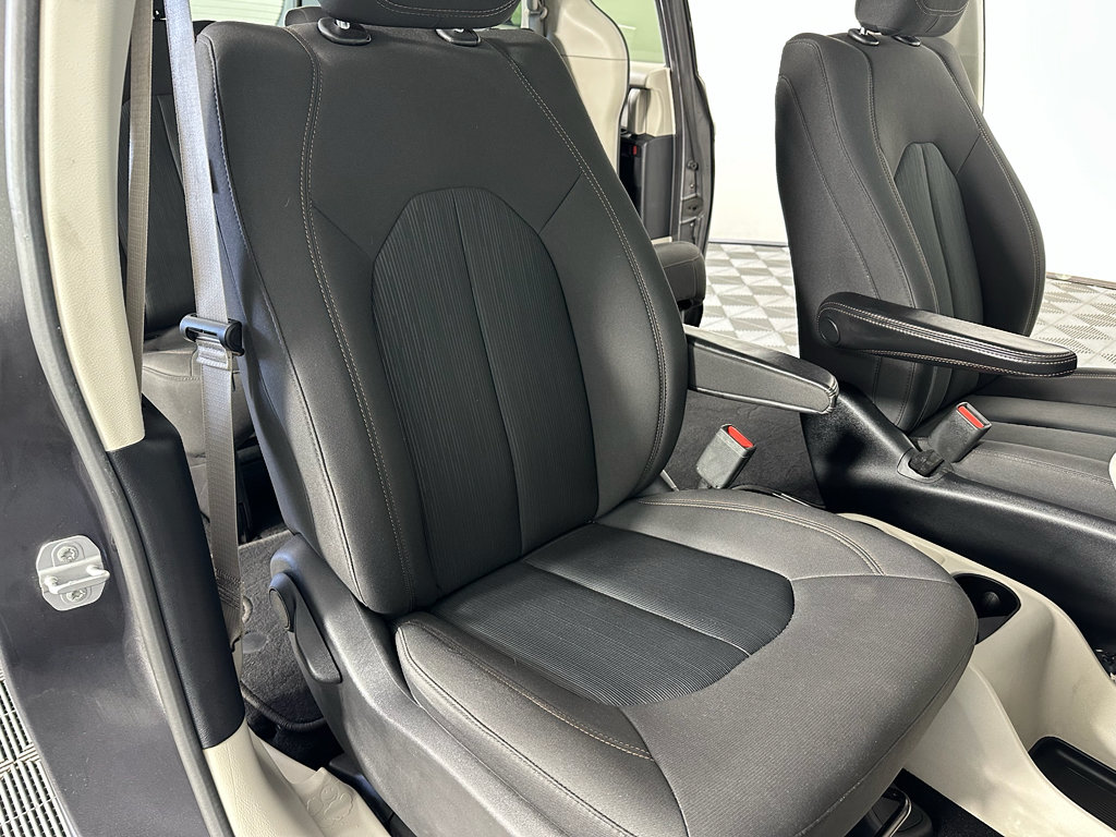 Used 2019 Chrysler Pacifica LX FWD image 25
