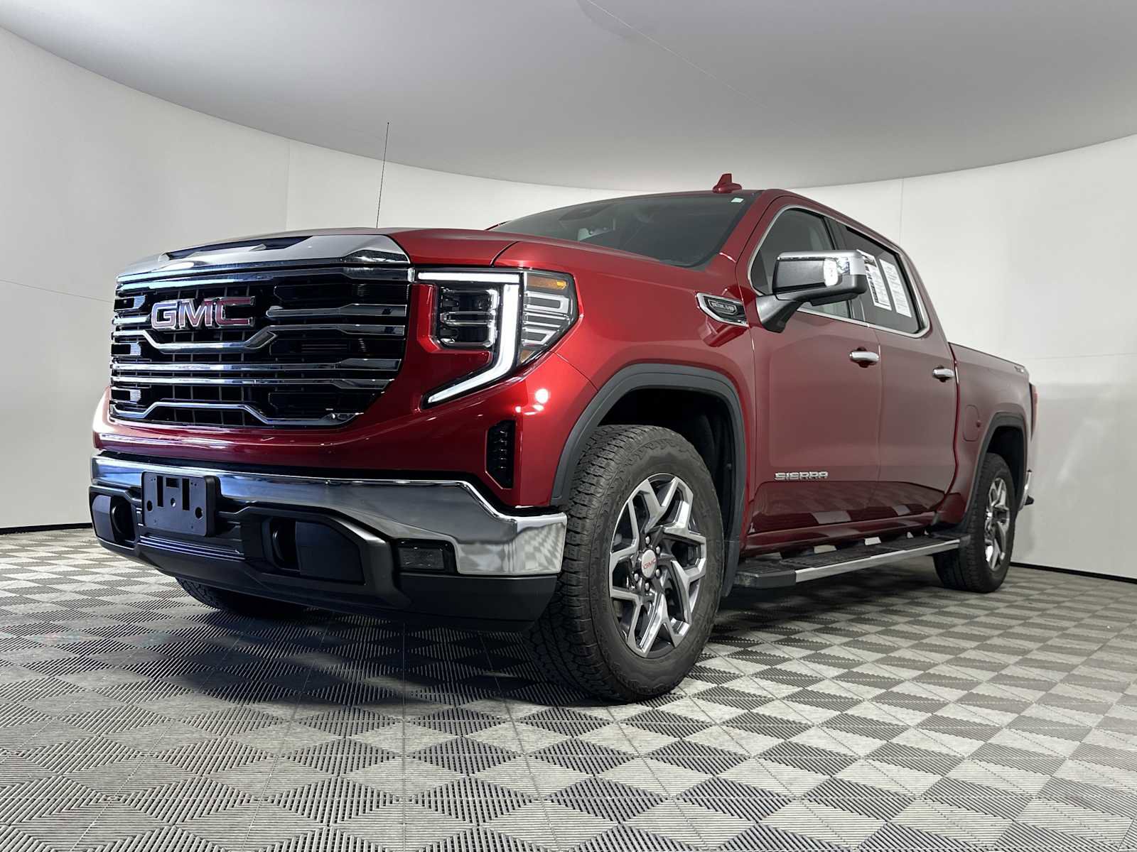 Used 2024 GMC Sierra 1500 SLT w/ SLT Premium Package image 4