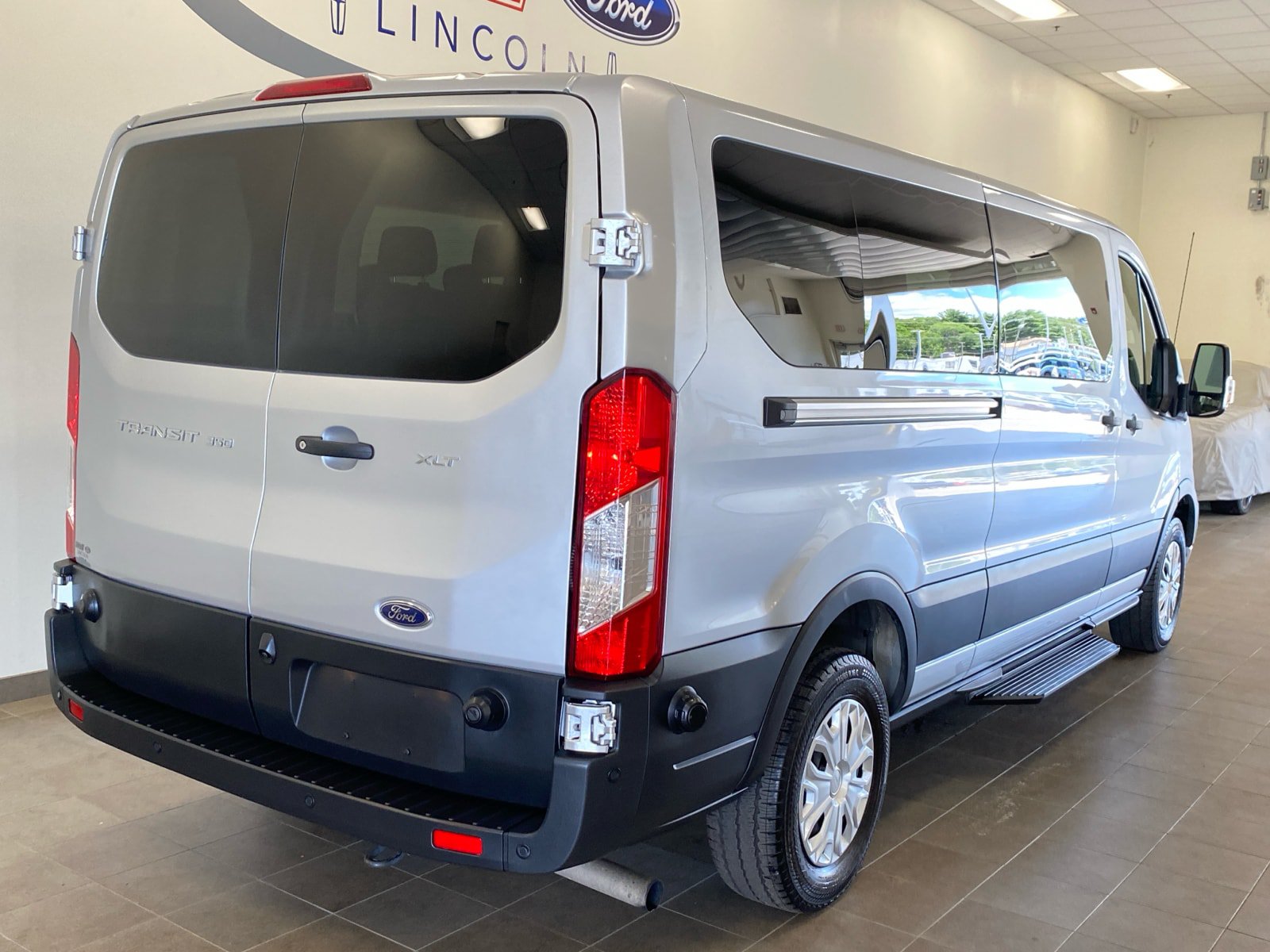 Used 2023 Ford Transit 350 XLT RWD image 9