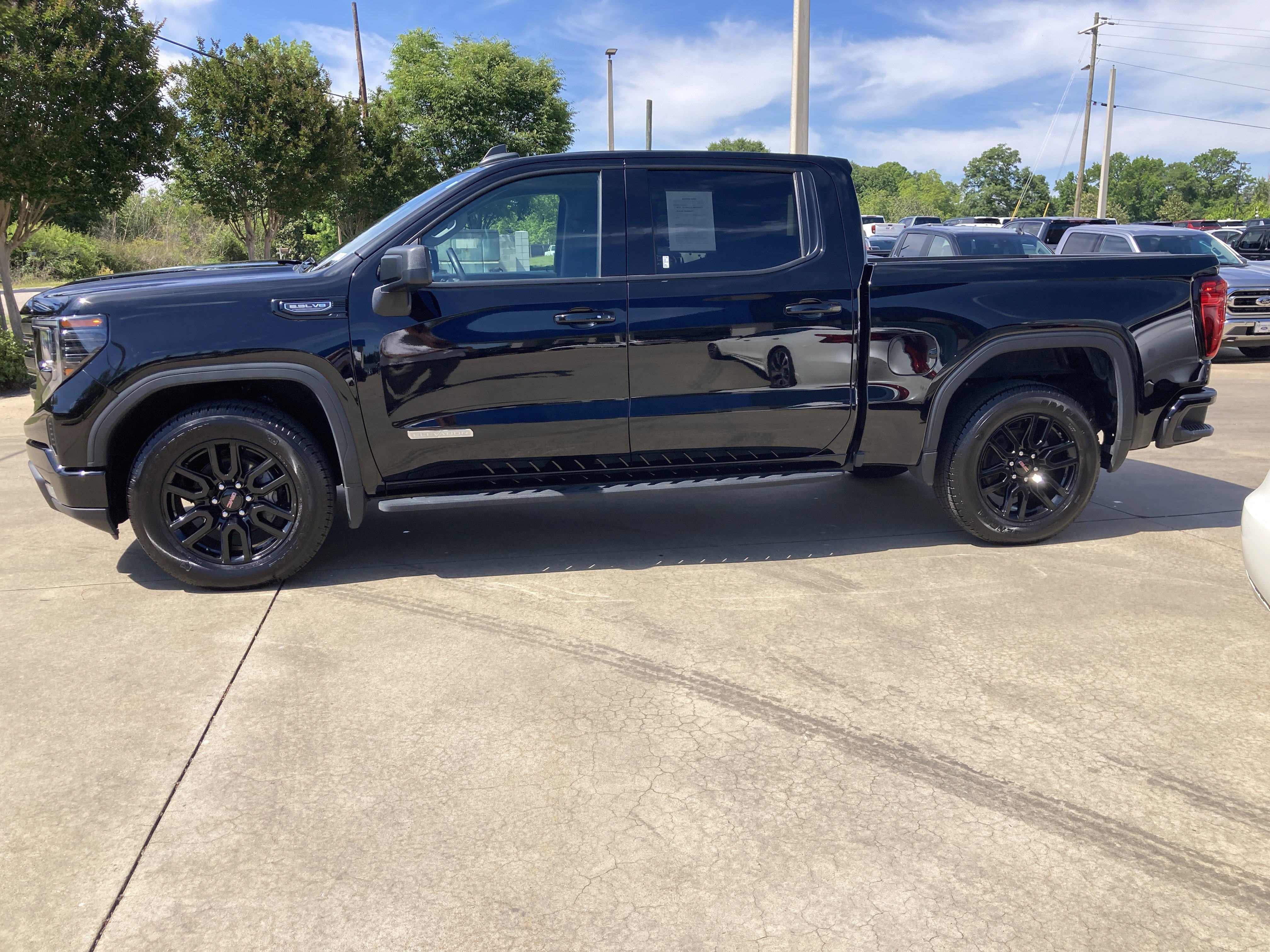Certified 2022 GMC Sierra 1500 Elevation RWD image 9