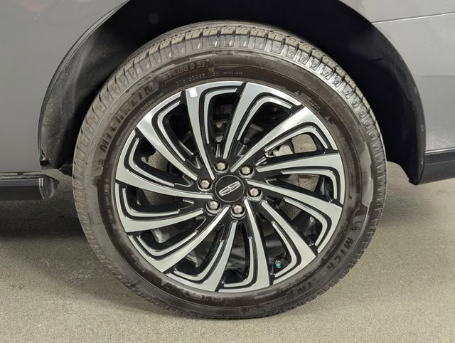 Used 2025 Lincoln Navigator Black Label image 11