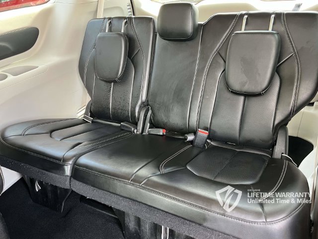 Used 2024 Chrysler Pacifica Limited FWD image 19