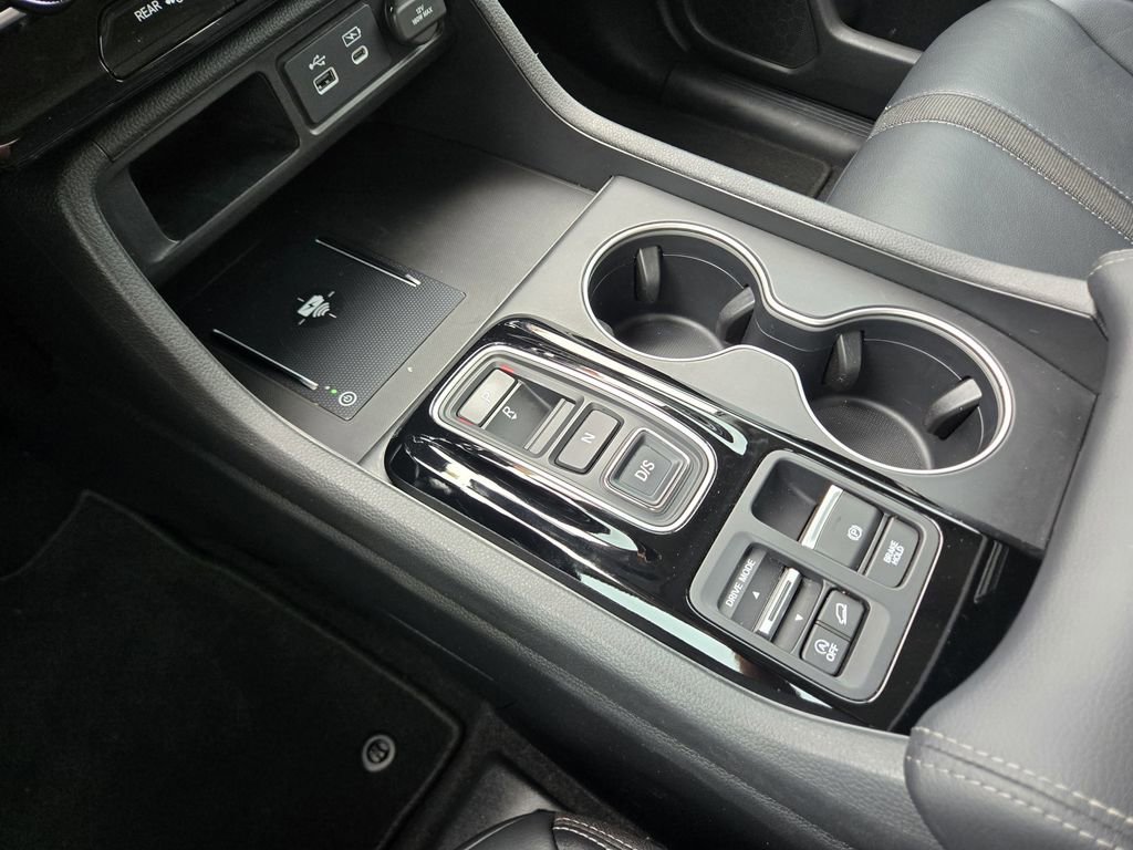 Used 2024 Honda Pilot Touring image 29