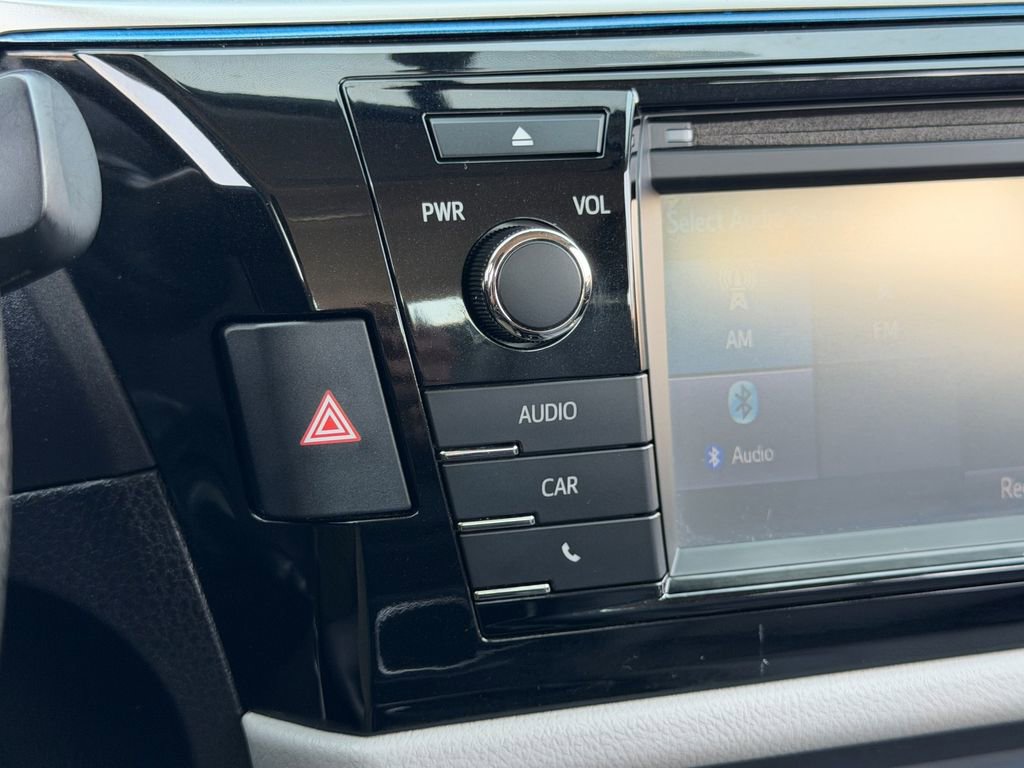 Used 2015 Toyota Corolla LE image 25