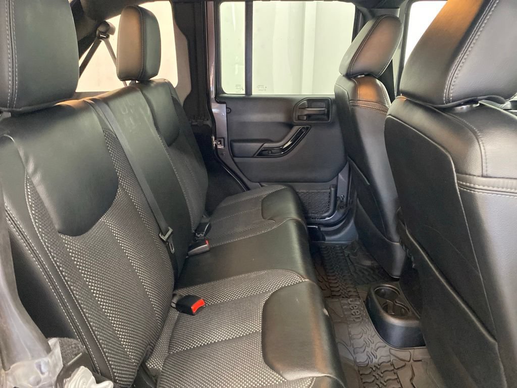 Used 2016 Jeep Wrangler Unlimited Sahara AWD/4WD image 28
