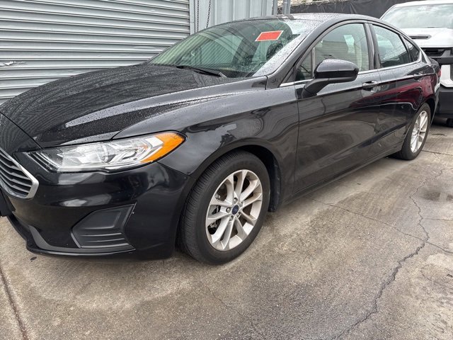 Used 2020 Ford Fusion SE image 2