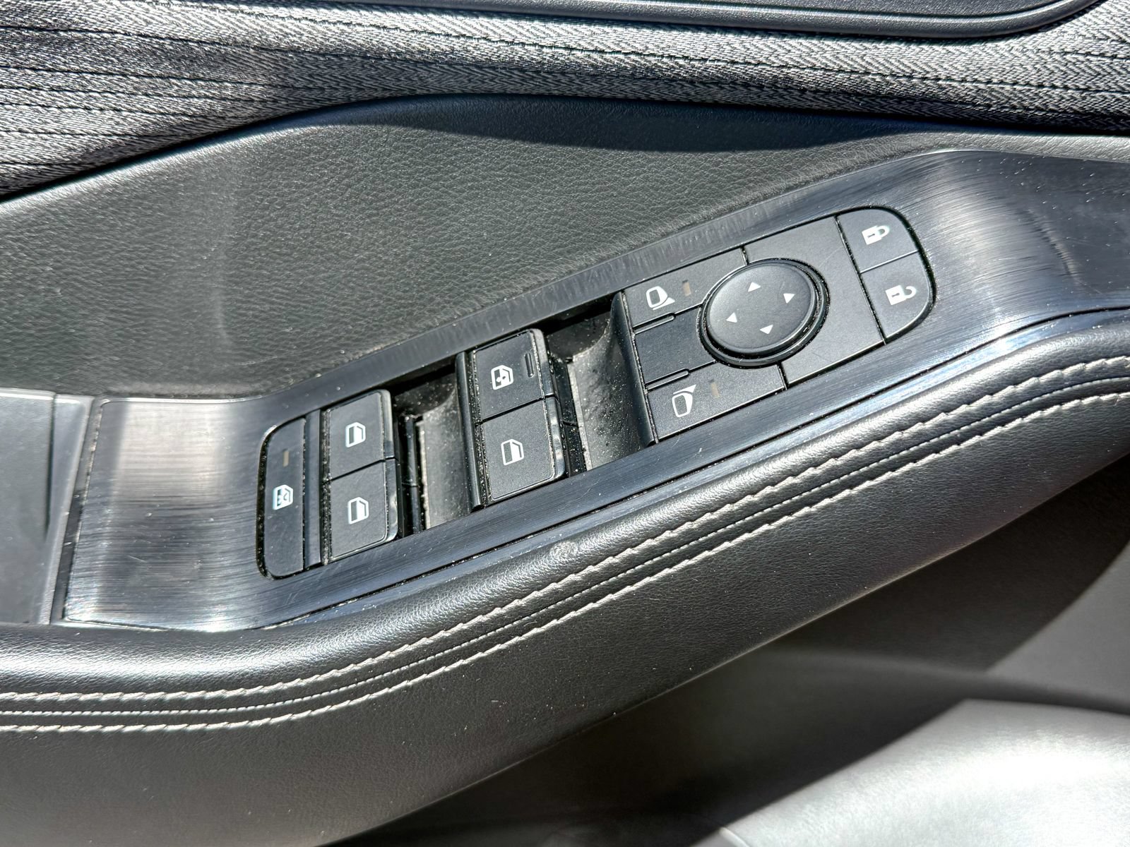 Used 2023 Nissan Rogue SV AWD/4WD image 18
