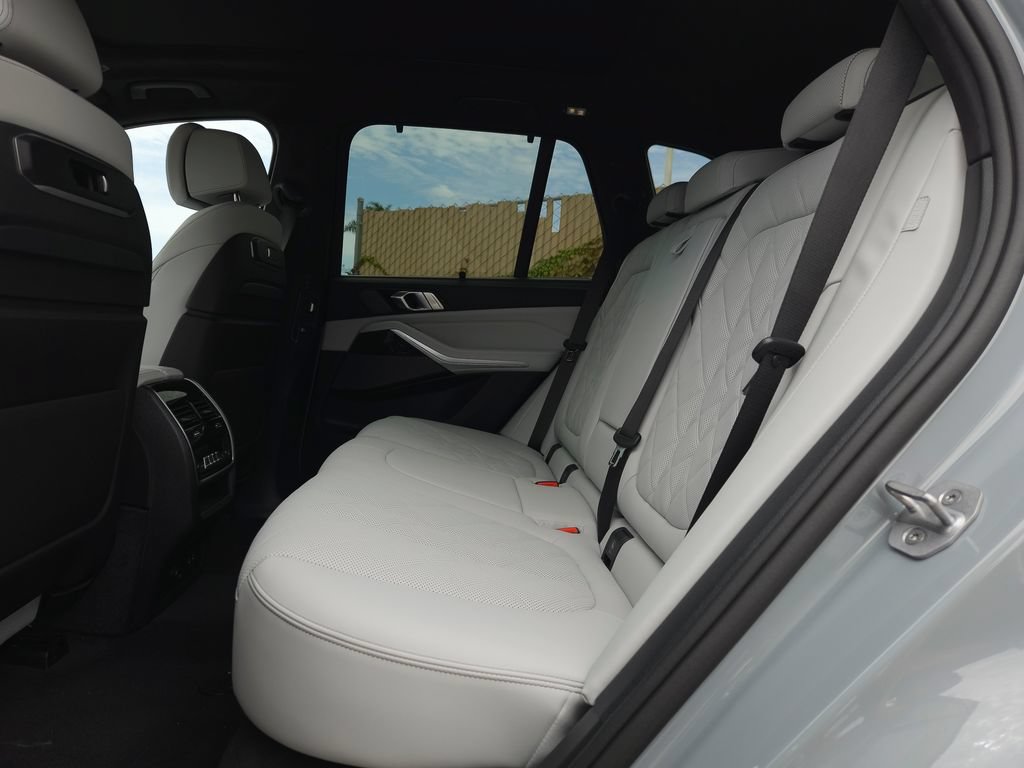 New 2026 BMW X5 xDrive50e w/ Executive Package AWD/4WD image 7