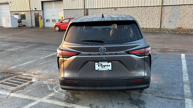 Used 2021 Toyota Sienna XLE image 28